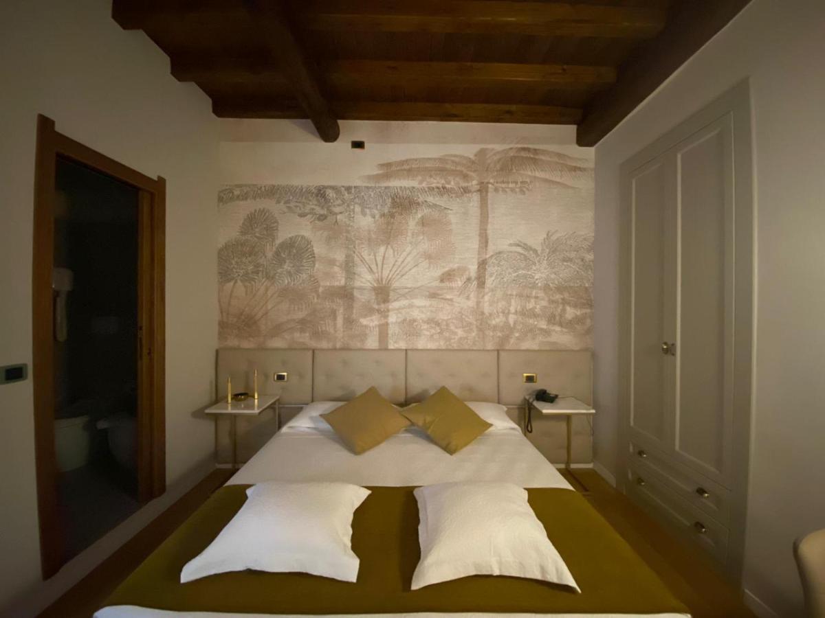 Condotti Rooms Рим Экстерьер фото