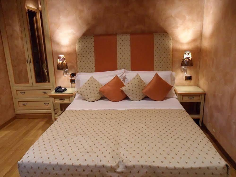 Condotti Rooms Рим Экстерьер фото