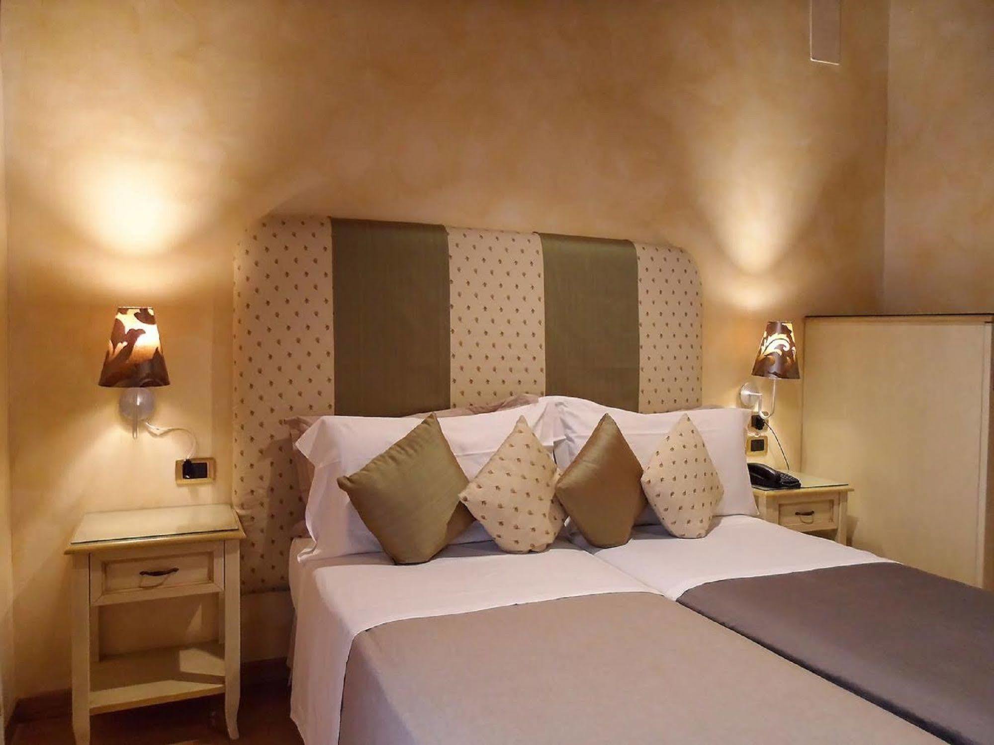 Condotti Rooms Рим Экстерьер фото